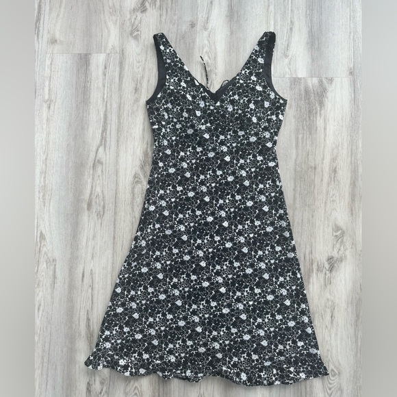 Express Monochrome Floral Dress - Picture 5 of 5